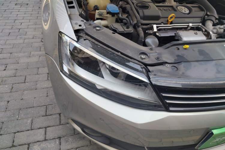 Used Volkswagen Sagitar 2014 Revised Version 1.4TSI Automatic Luxury Edition Right Front Headlight