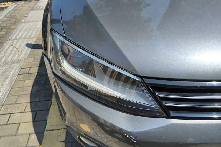 Used Volkswagen Sagitar 2014 Revised Version 1.6L Automatic Comfort Edition Right Front Headlight