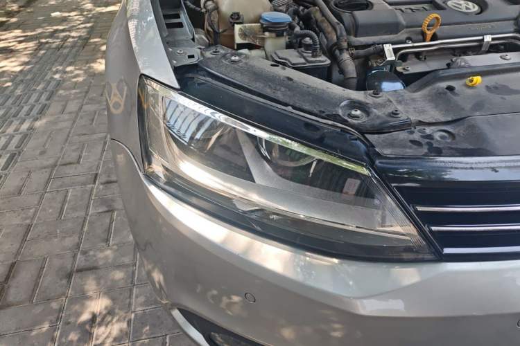 Used Volkswagen Sagitar 2014 Revised Version 1.4TSI Manual Luxury Edition Right Front Headlight