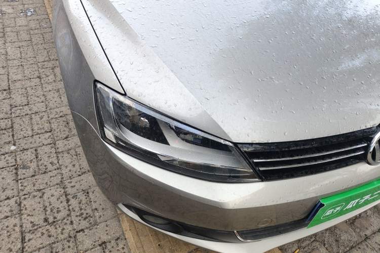 Used Volkswagen Sagitar 2014 1.6L Manual Comfort Model Right Front Headlight