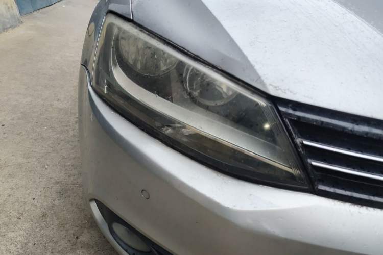 Used Volkswagen Sagitar 2014 1.4TSI Automatic Luxury Model Right Front Headlight