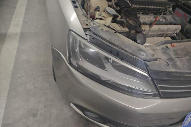 Used Volkswagen Sagitar 2014 1.6L Manual Comfort Model Right Front Headlight