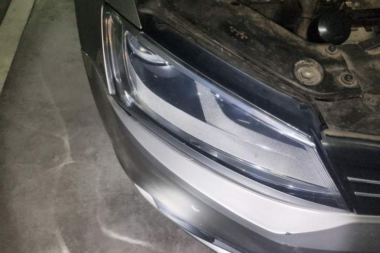 Used Volkswagen Sagitar 2014 Revised Version 1.4TSI Manual Luxury Edition Right Front Headlight