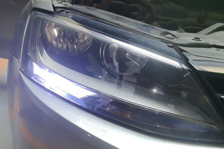 Used Volkswagen Sagitar 2014 1.4TSI Manual Luxury Model Right Front Headlight
