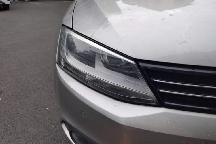 Used Volkswagen Sagitar 2014 1.4TSI Automatic Luxury Model Right Front Headlight