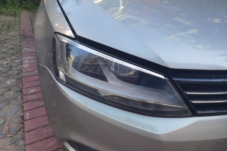 Used Volkswagen Sagitar 2014 Revised Version 1.6L Manual Comfort Edition Right Front Headlight
