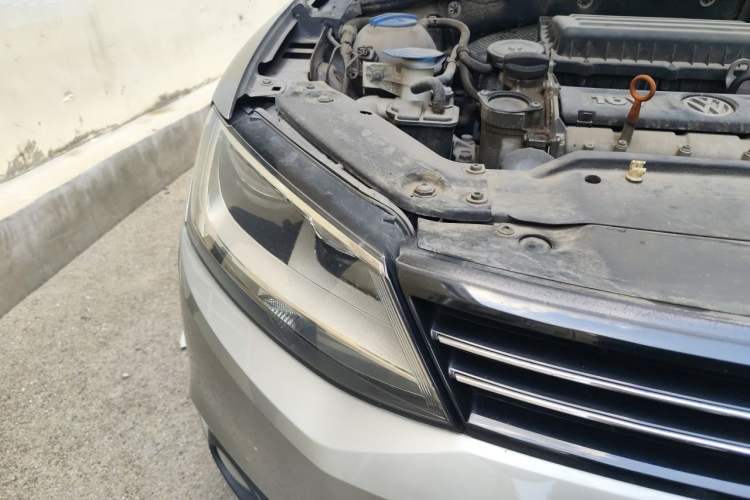 Used Volkswagen Sagitar 2014 Revised Version 1.6L Automatic Leading Edition Right Front Headlight