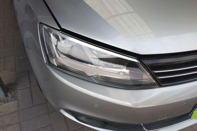Used Volkswagen Sagitar 2014 Revised Version 1.4TSI Automatic Luxury Edition Right Front Headlight