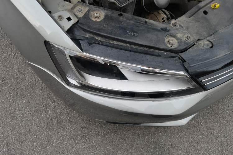 Used Volkswagen Sagitar 2014 Revised Version 1.6L Manual Comfort Edition Right Front Headlight
