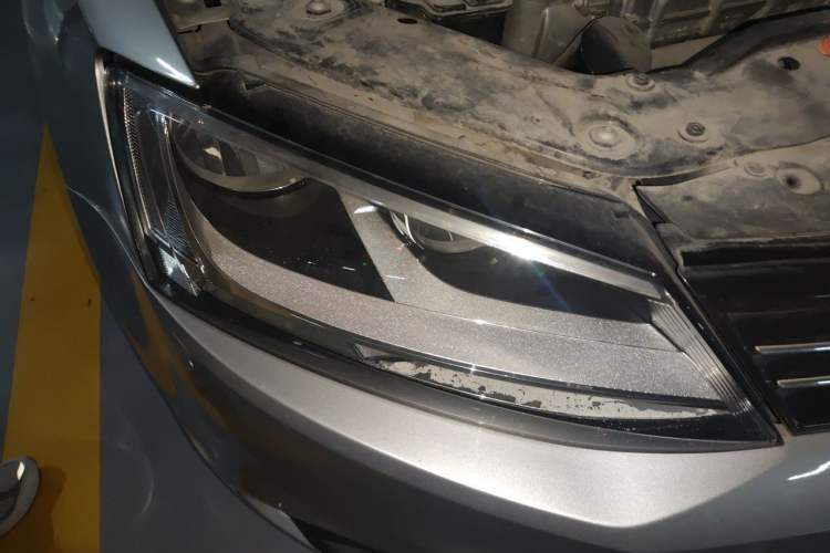 Used Volkswagen Sagitar 2014 Revised Version 1.6L Automatic Comfort Edition Right Front Headlight