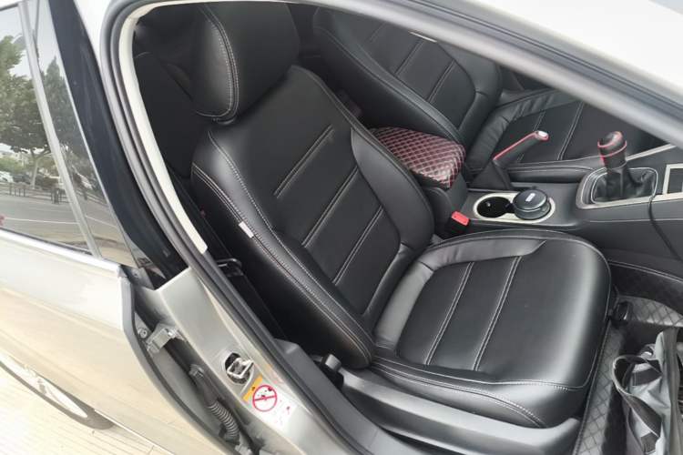 Used Volkswagen Sagitar 2014 Revised Version 1.6L Manual Comfort Edition Right Front Seat