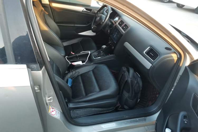 Used Volkswagen Sagitar 2014 1.4TSI Automatic Luxury Model Right Front Seat
