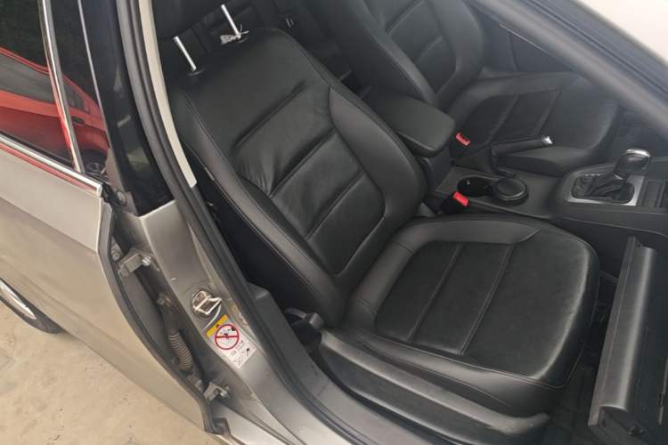 Used Volkswagen Sagitar 2014 Revised Version 1.6L Automatic Comfort Edition Right Front Seat