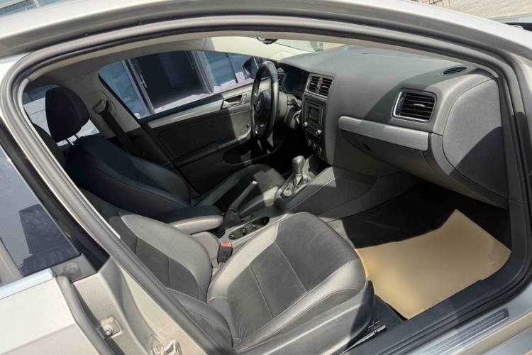 Used Volkswagen Sagitar 2014 Revised Version 1.6L Automatic Comfort Edition Right Front Seat