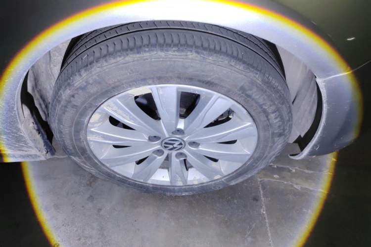 Used Volkswagen Sagitar 2014 Revised Version 1.4TSI Manual Luxury Edition Right Front Wheel Hub