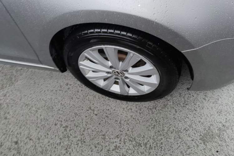 Used Volkswagen Sagitar 2014 Revised Version 1.6L Automatic Comfort Edition Right Front Wheel Hub