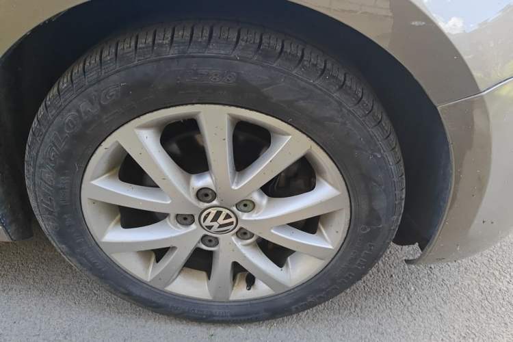 Used Volkswagen Sagitar 2014 Revised Version 1.4TSI Manual Luxury Edition Right Front Wheel Hub