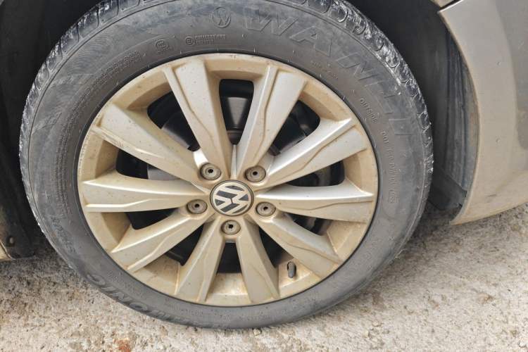 Used Volkswagen Sagitar 2014 Revised Version 1.6L Automatic Comfort Edition Right Front Wheel Hub