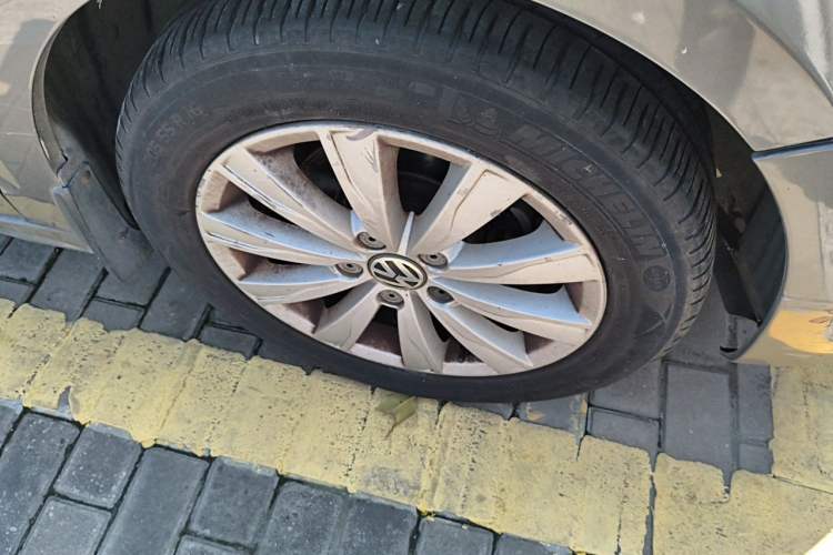 Used Volkswagen Sagitar 2014 Revised Version 1.6L Automatic Comfort Edition Right Front Wheel Hub