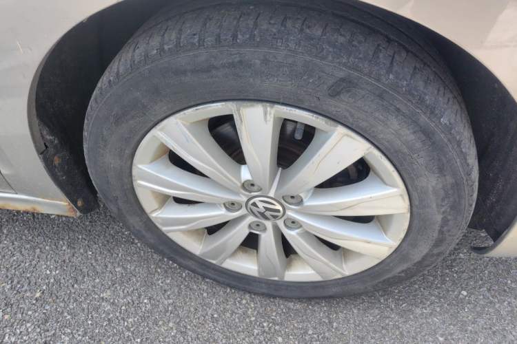 Used Volkswagen Sagitar 2014 Revised Version 1.6L Automatic Comfort Edition Right Front Wheel Hub
