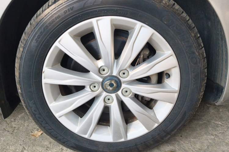 Used Volkswagen Sagitar 2014 Revised Version 1.4TSI Automatic Luxury Edition Right Front Wheel Hub
