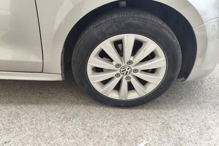 Used Volkswagen Sagitar 2014 Revised Version 1.6L Automatic Leading Edition Right Front Wheel Hub