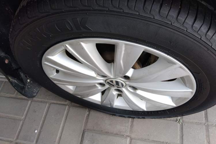 Used Volkswagen Sagitar 2014 Revised Version 1.4TSI Automatic Luxury Edition Right Front Wheel Hub