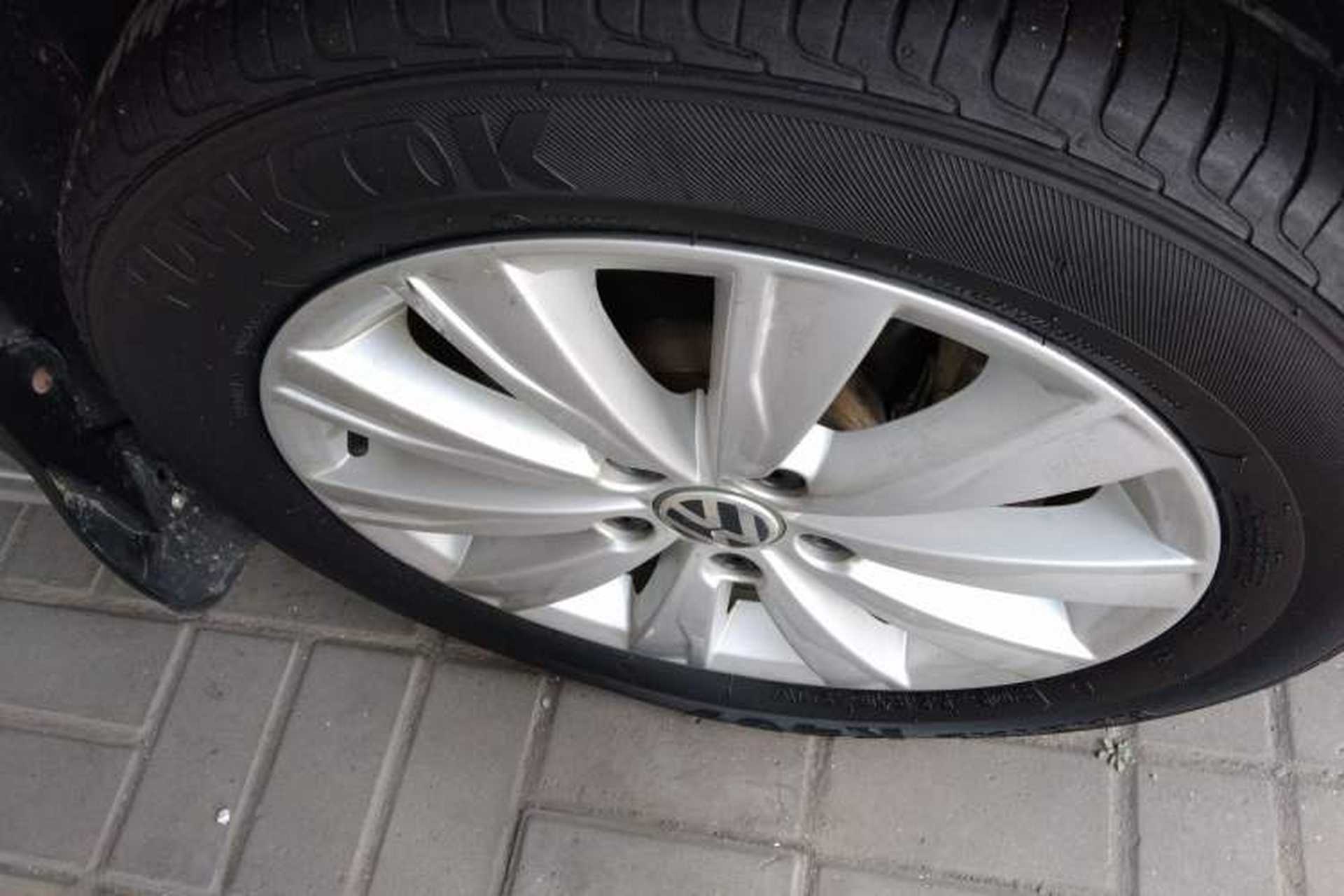 Used Volkswagen Sagitar 2014 Revised Version 1.4TSI Automatic Luxury Edition Right Front Wheel Hub