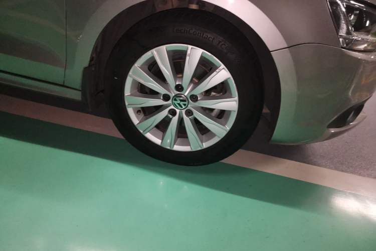 Used Volkswagen Sagitar 2014 Revised Version 1.6L Automatic Comfort Edition Right Front Wheel Hub