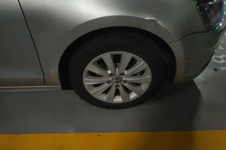 Used Volkswagen Sagitar 2014 Revised Version 1.6L Automatic Comfort Edition Right Front Wheel Hub