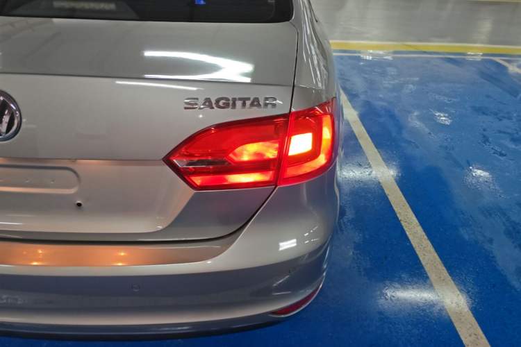 Used Volkswagen Sagitar 2014 Revised Version 1.6L Manual Comfort Edition Right Rear Taillight