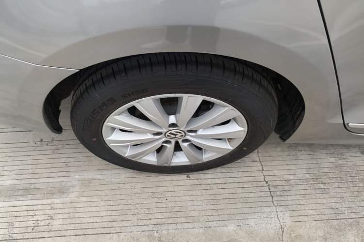 Used Volkswagen Sagitar 2014 Revised Version 1.6L Manual Comfort Edition Right Rear Wheel Hub