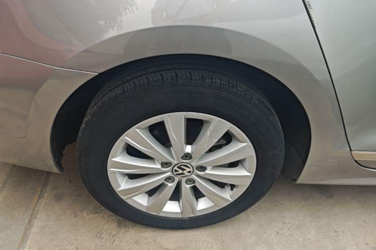 Used Volkswagen Sagitar 2014 Revised Version 1.6L Automatic Comfort Edition Right Rear Wheel Hub