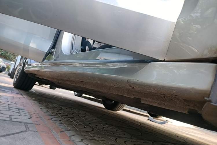 Used Volkswagen Sagitar 2014 1.4TSI BlueMotion Edition Right Side Sill