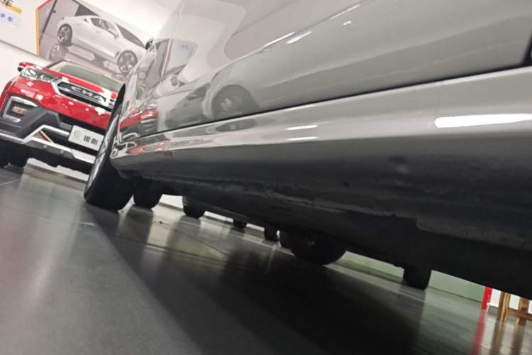 Used Volkswagen Sagitar 2014 Revised Version 1.6L Automatic Comfort Edition Right Side Sill