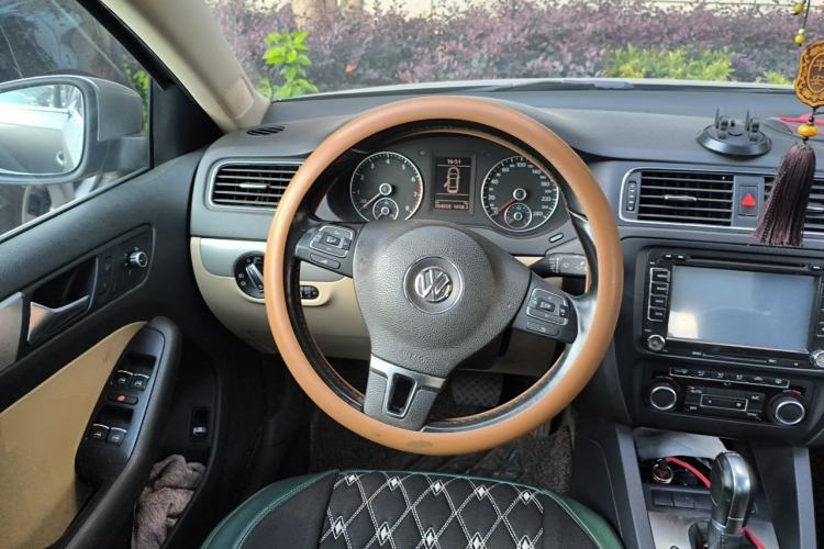 Used Volkswagen Sagitar 2014 1.4TSI Automatic Luxury Model Steering Wheel