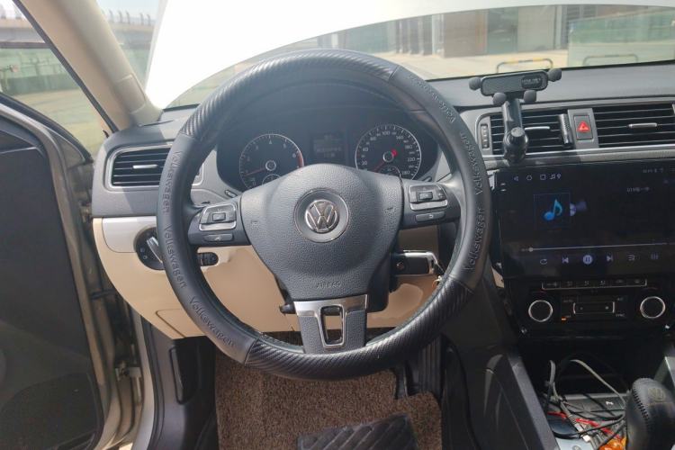 Used Volkswagen Sagitar 2014 Revised Version 1.4TSI Automatic Luxury Edition Steering Wheel