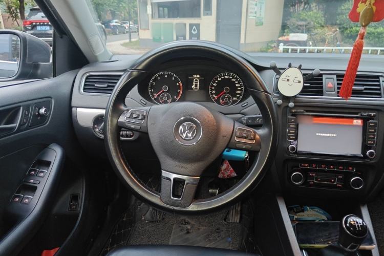 Used Volkswagen Sagitar 2014 Revised Version 1.4TSI Manual Luxury Edition Steering Wheel