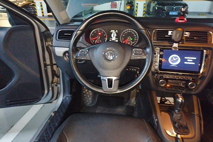 Used Volkswagen Sagitar 2014 Revised Version 1.4TSI Automatic Luxury Edition Steering Wheel