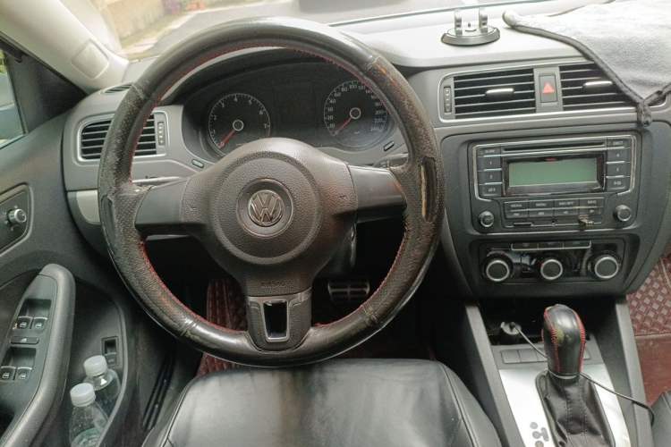 Used Volkswagen Sagitar 2014 Revised Version 1.6L Automatic Comfort Edition Steering Wheel