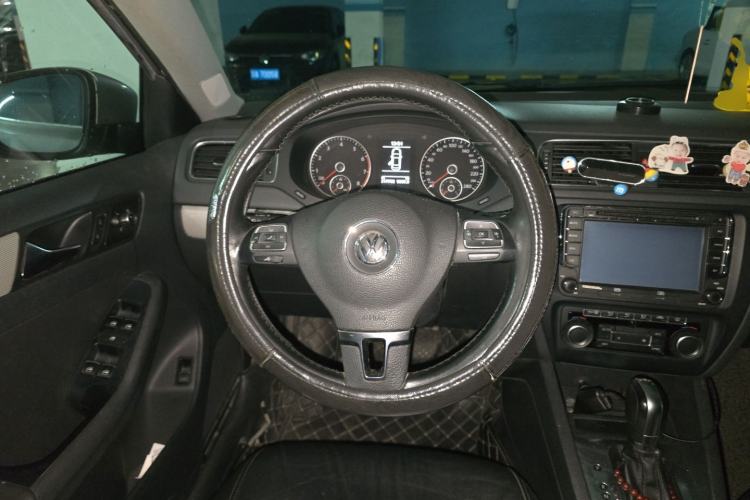 Used Volkswagen Sagitar 2014 1.4TSI Automatic Luxury Model Steering Wheel