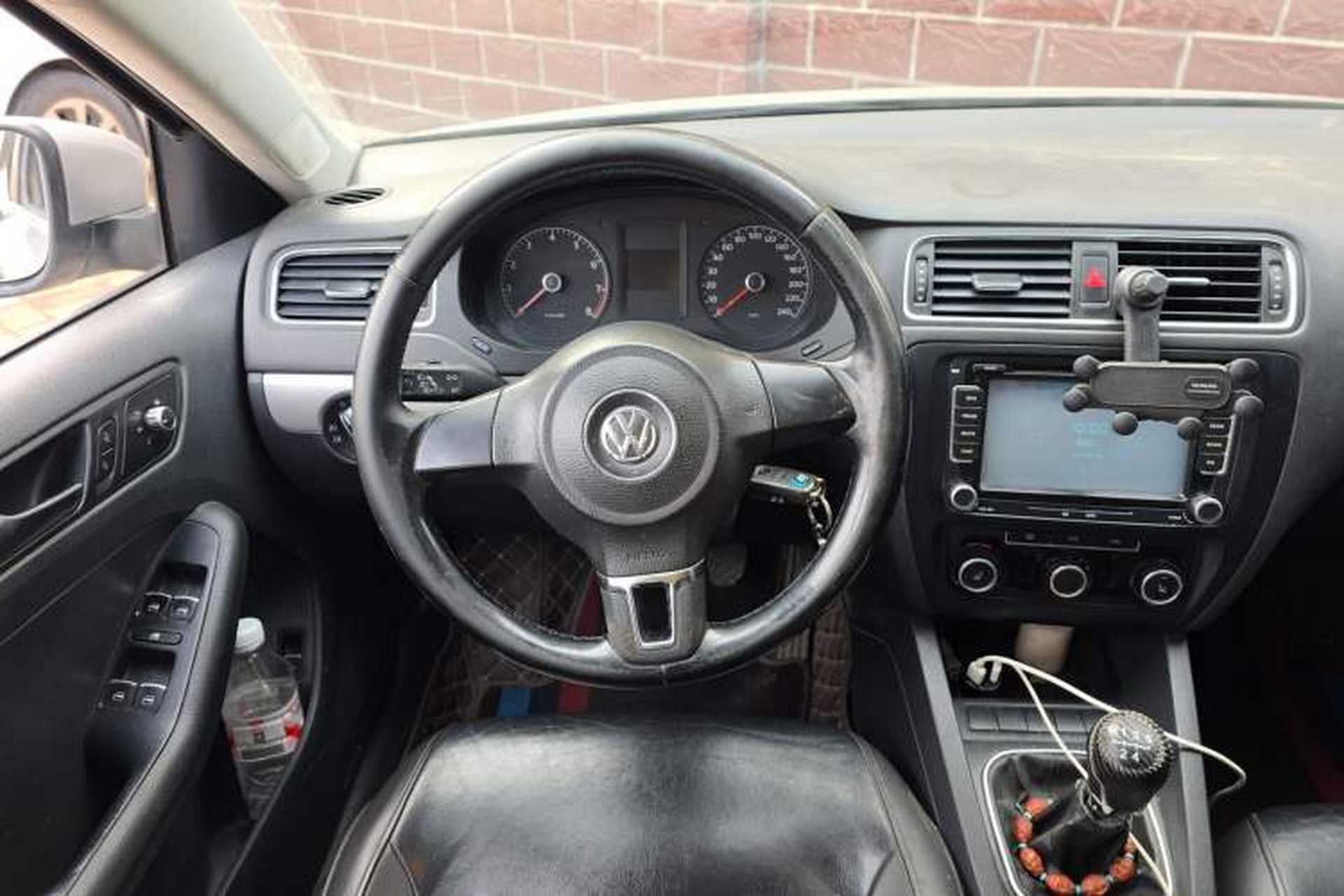 Used Volkswagen Sagitar 2014 1.6L Manual Comfort Model Steering Wheel