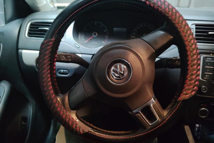 Used Volkswagen Sagitar 2014 1.6L Manual Comfort Model Steering Wheel