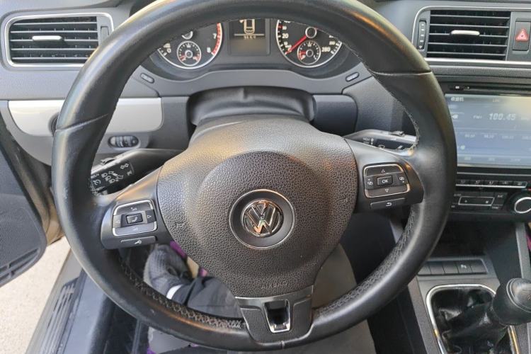 Used Volkswagen Sagitar 2014 Revised Version 1.4TSI Manual Luxury Edition Steering Wheel