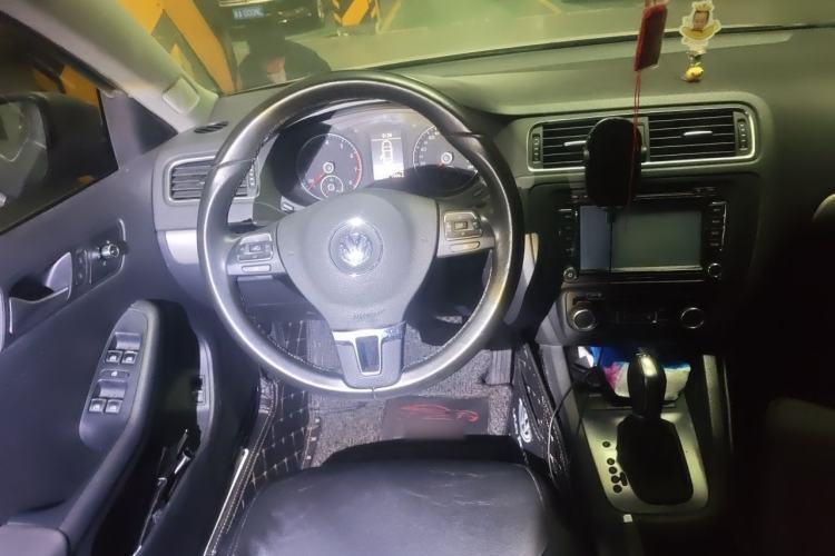 Used Volkswagen Sagitar 2014 Revised Version 1.4TSI Automatic Luxury Edition Steering Wheel