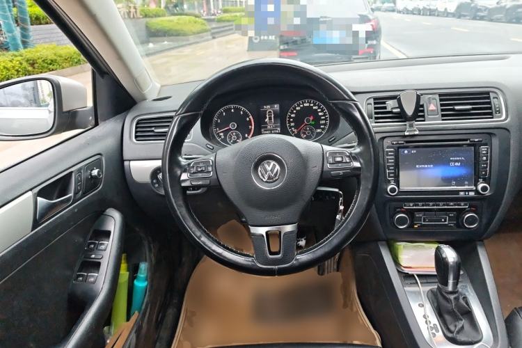 Used Volkswagen Sagitar 2014 Revised Version 1.4TSI Automatic Luxury Edition Steering Wheel