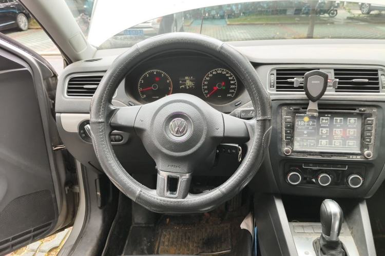 Used Volkswagen Sagitar 2014 1.6L Automatic Comfort Model Steering Wheel