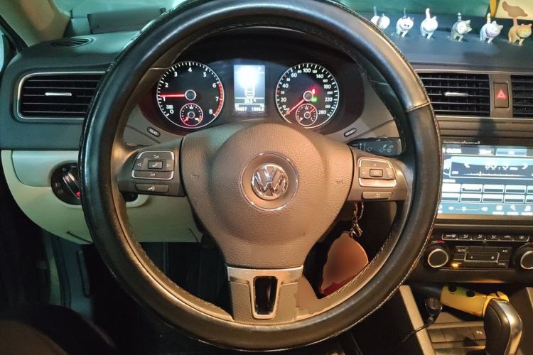 Used Volkswagen Sagitar 2014 Revised Version 1.4TSI Automatic Luxury Edition Steering Wheel
