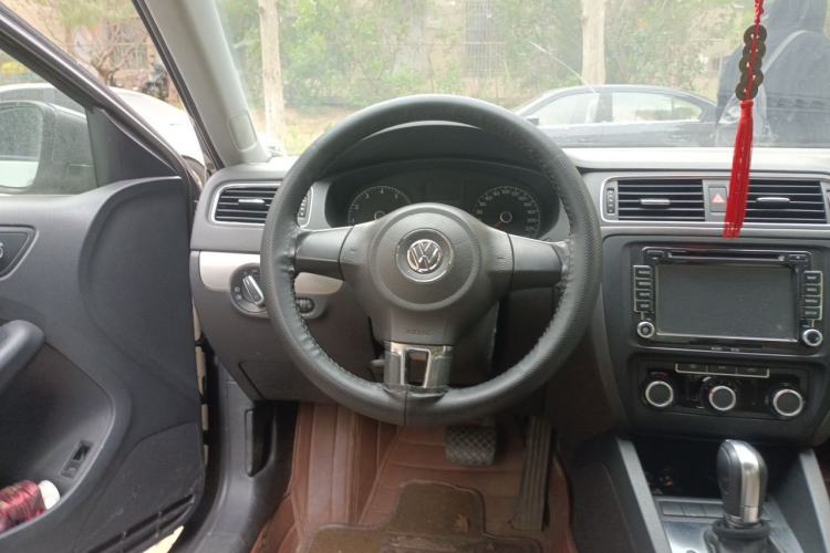 Used Volkswagen Sagitar 2014 1.6L Automatic Comfort Model Steering Wheel