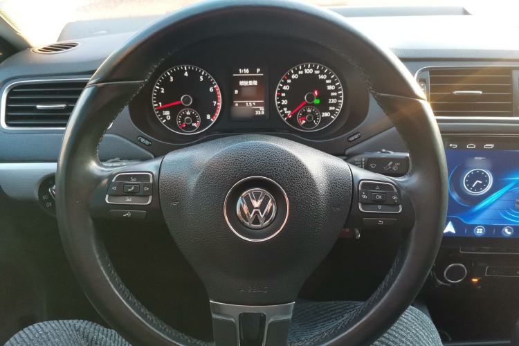 Used Volkswagen Sagitar 2014 1.4TSI Automatic Luxury Model Steering Wheel